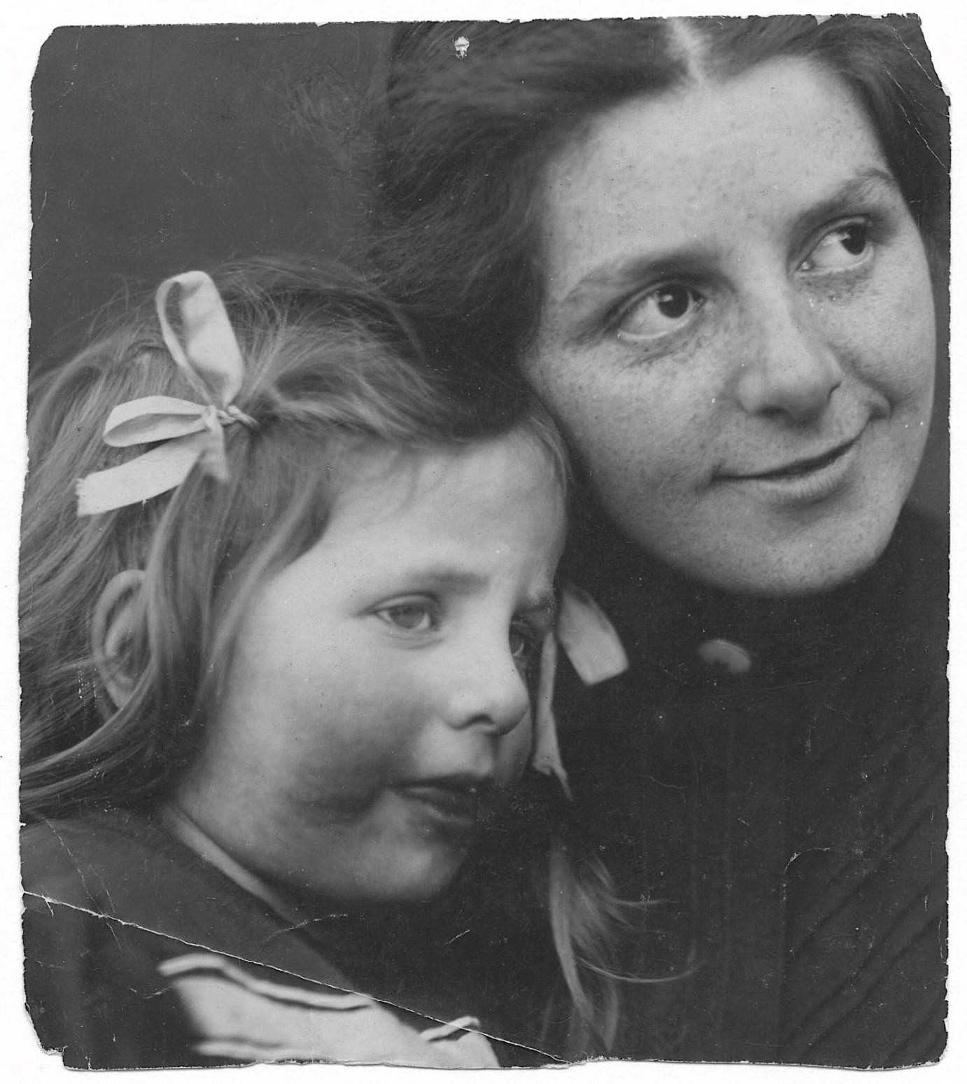 4_Paula_Modersohn-Becker_with_Elspeth.jpg