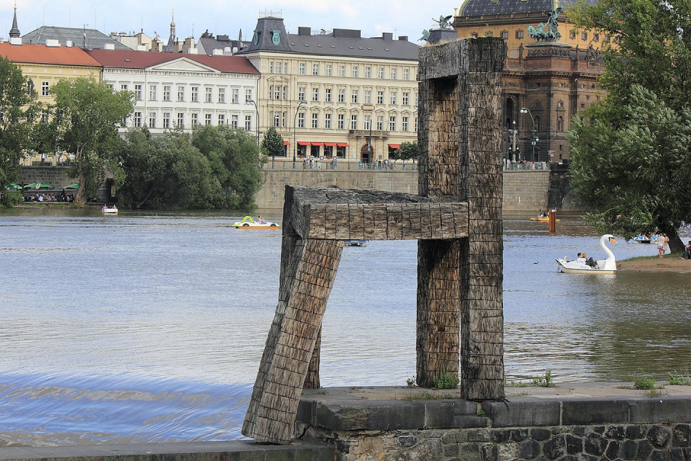 Jetelova_Magdalena_Vltava_Chair_Kampa_Museum_socharstvi_Umeni_statues_sculptures_kunst_Art_at_Site_Praque.jpg