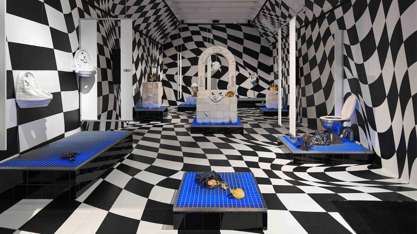 Lindsey-Mendick-SH_TFACED-2023-Instalation-view-at-Jupiter-Artland-Photograph-by-John-Mckenzie-09-web-res.jpg