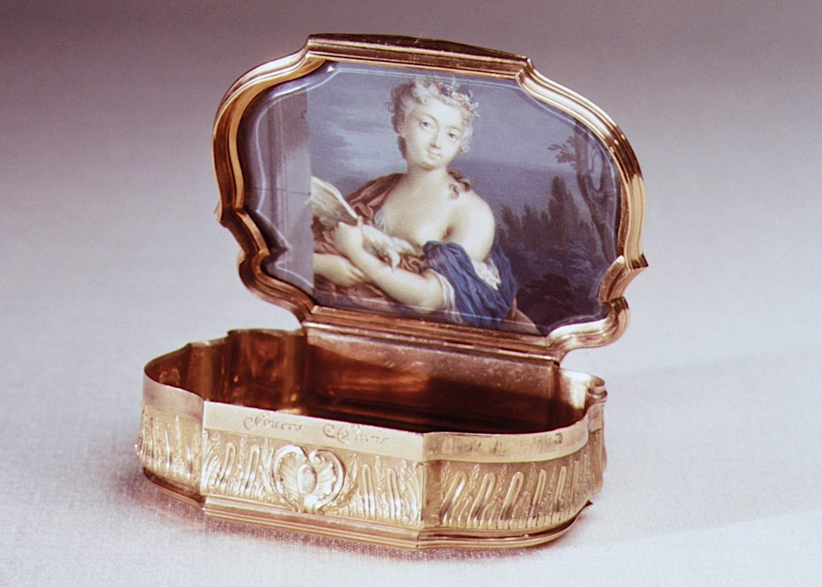 Snuffbox_MET_ES7249_copy.jpg