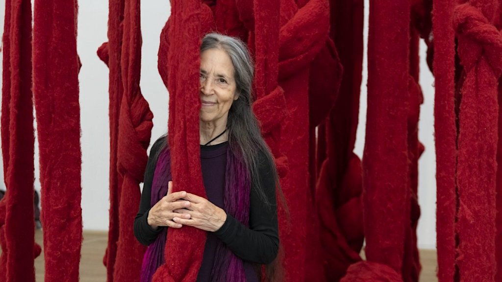Cecilia Vicuña: “El quipu es un gesto poético para salvarnos de la extinción”