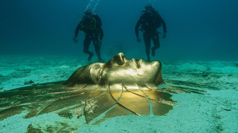 El naufragio de la verdad de Damien Hirst