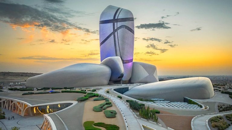 Ithra (Arabia Saudita): una nave de creatividad entre dunas
