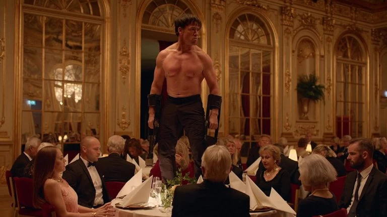 Fotograma de la película The Square, de Ruben Östlund, 2017.