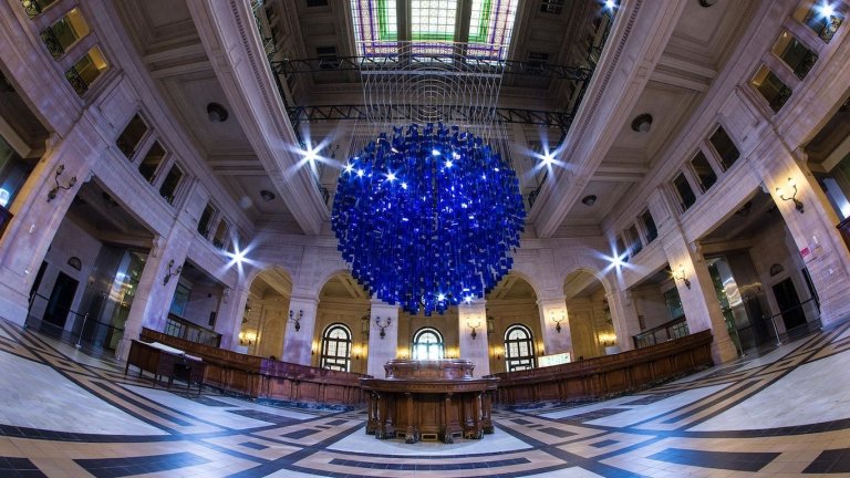 Esfera azul, de Julio Le Parc