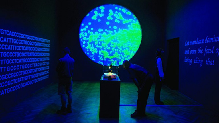 Eduardo Kac: de los orígenes del bioarte al espacio exterior