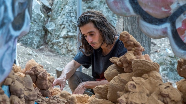 Adrián Villar Rojas: &quot;Soy un artista masacrando su propia práctica&quot;